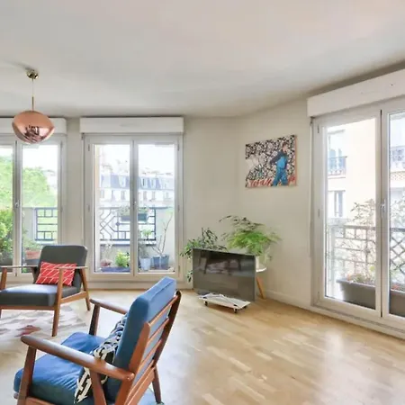 Spacious Cocoon Near Clignancourt *